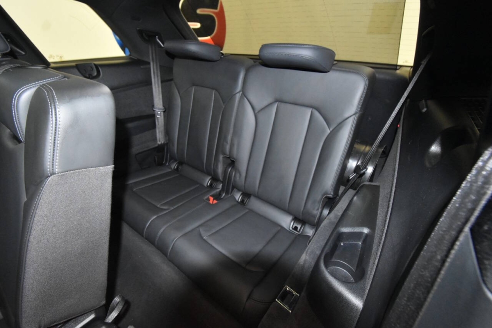 2021 Audi SQ7 4.0T quattro Premium Plus AWD 4dr SUV, Black, Mileage: 97,059 - photo 16
