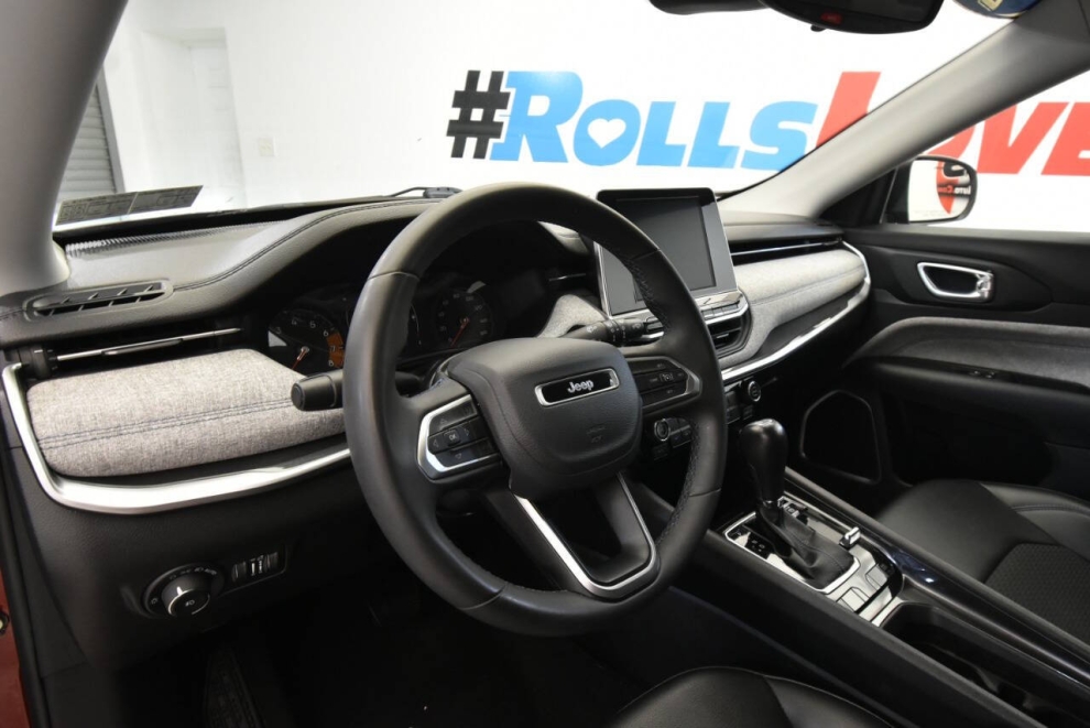 2022 Jeep Compass Latitude, Red, Mileage: 45,097 - photo 10