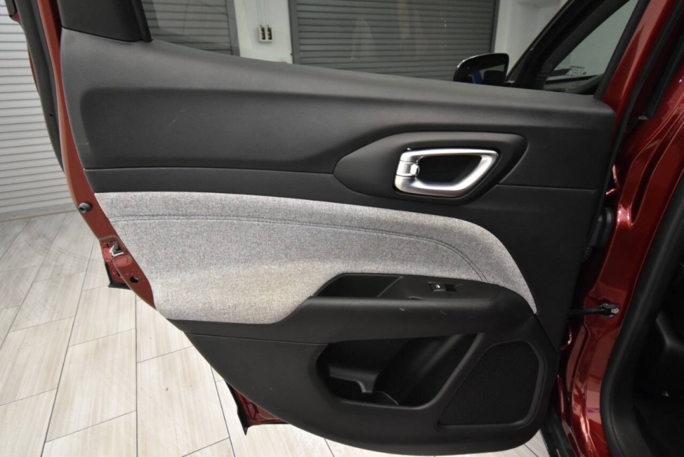 2022 Jeep Compass Latitude, Red, Mileage: 45,097 - photo 13
