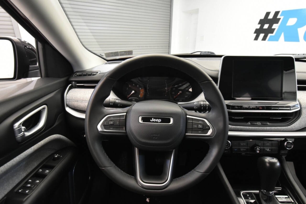 2022 Jeep Compass Latitude, Red, Mileage: 45,097 - photo 18