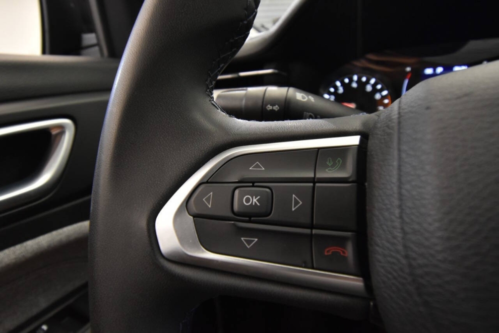 2022 Jeep Compass Latitude, Red, Mileage: 45,097 - photo 19