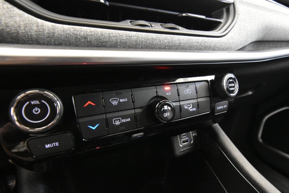 2022 Jeep Compass Latitude, Red, Mileage: 45,097 - photo 25