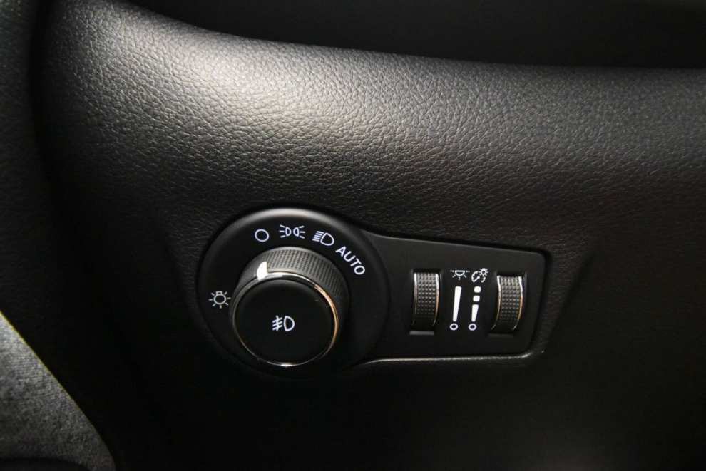 2022 Jeep Compass Latitude, Red, Mileage: 45,097 - photo 28