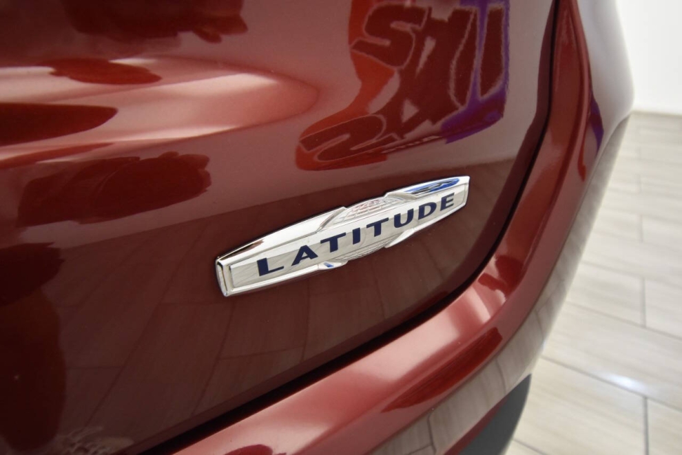 2022 Jeep Compass Latitude, Red, Mileage: 45,097 - photo 31