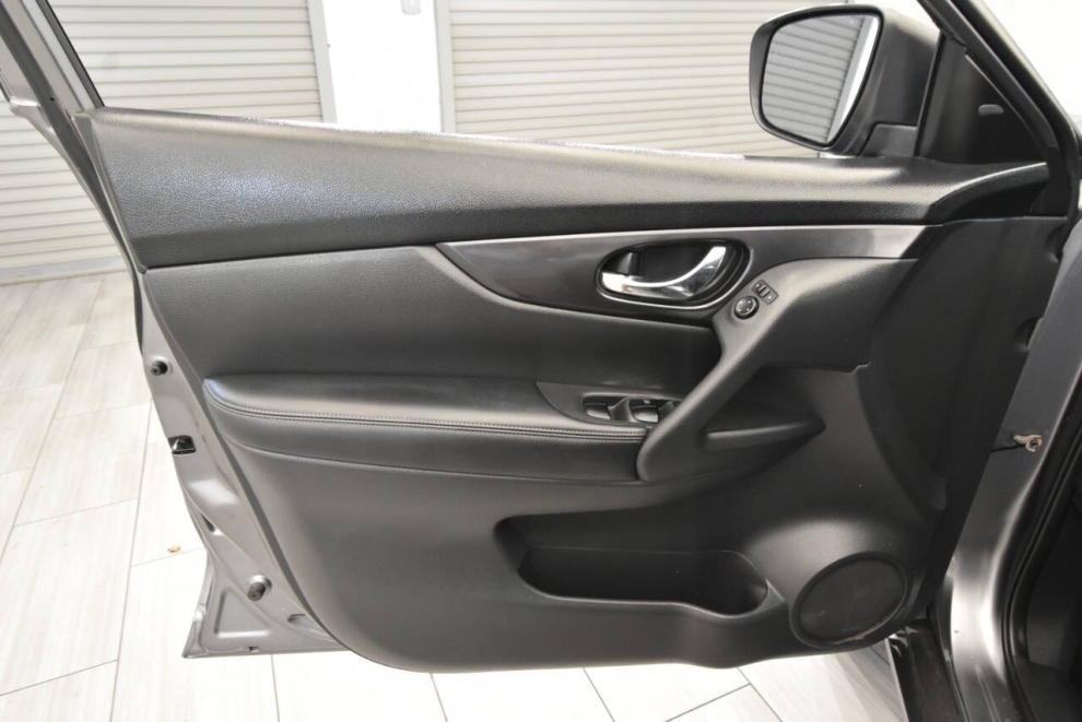 2018 Nissan Rogue SV AWD, Gray, Mileage: 110,553 - photo 11