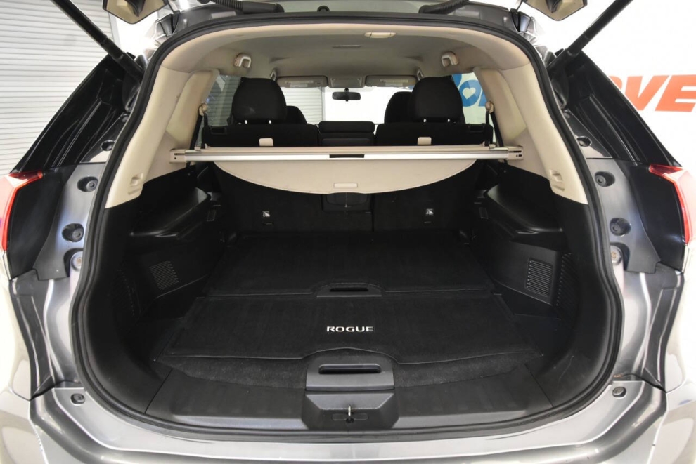 2018 Nissan Rogue SV AWD, Gray, Mileage: 110,553 - photo 32