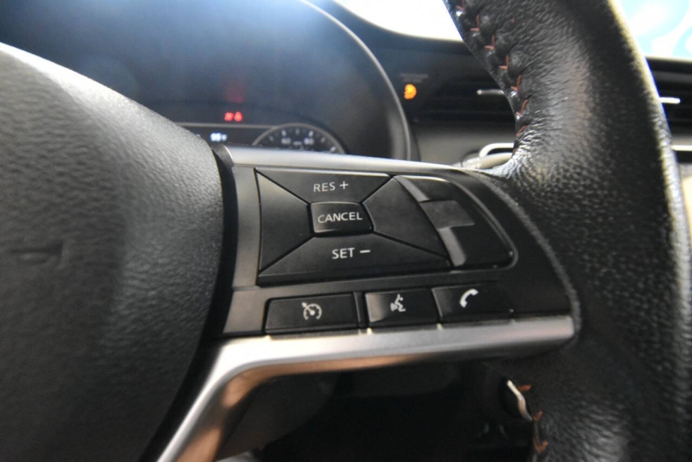 2020 Nissan Kicks SR 4dr Crossover, White, Mileage: 67,871 - photo 25