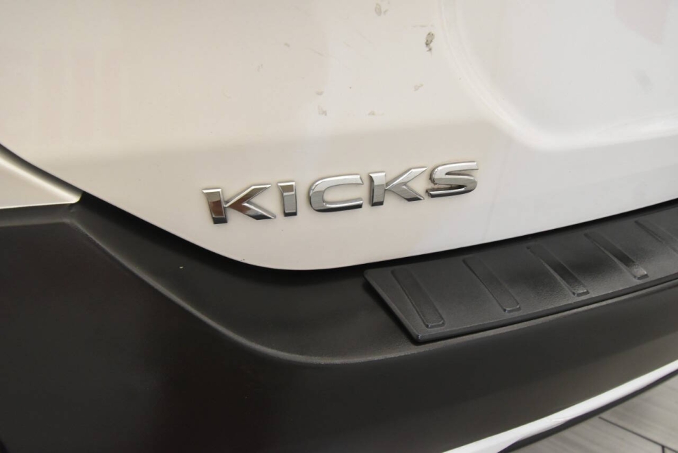 2020 Nissan Kicks SR 4dr Crossover, White, Mileage: 67,871 - photo 28