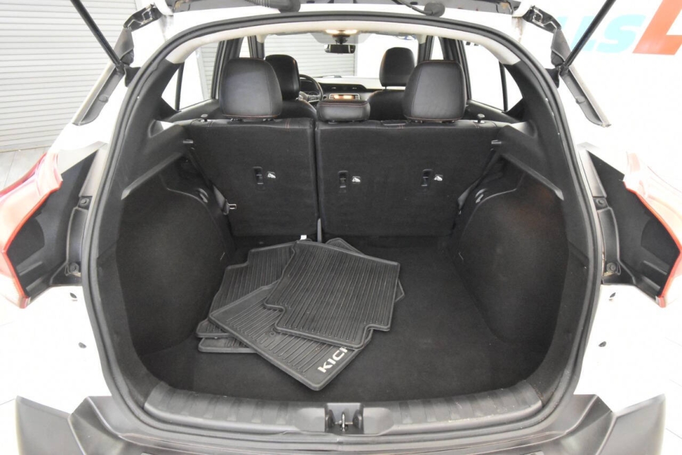 2020 Nissan Kicks SR 4dr Crossover, White, Mileage: 67,871 - photo 30