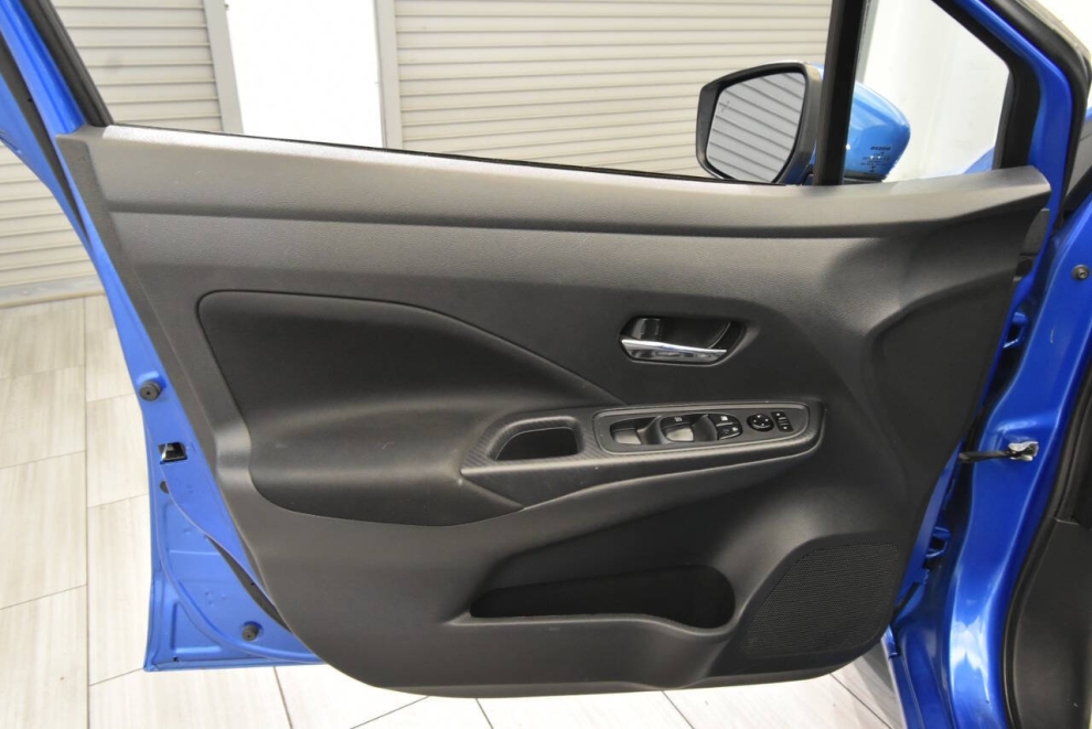 2021 Nissan Versa SV 4dr Sedan, Azul, Mileage: 74,045 - photo 11