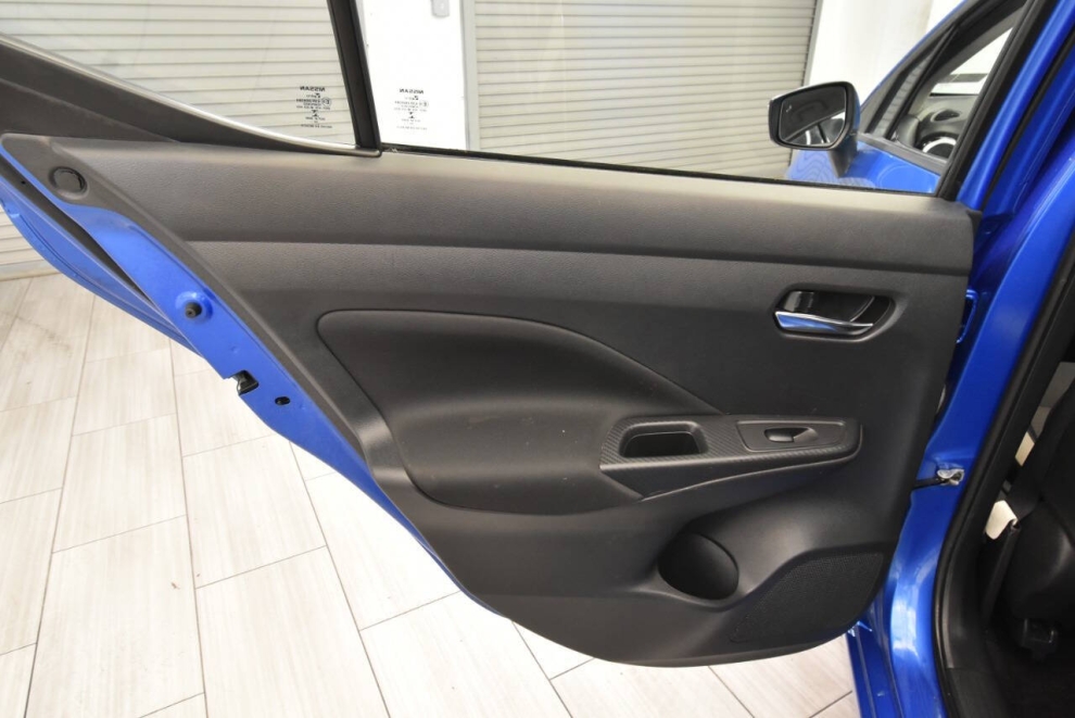 2021 Nissan Versa SV 4dr Sedan, Azul, Mileage: 74,045 - photo 13