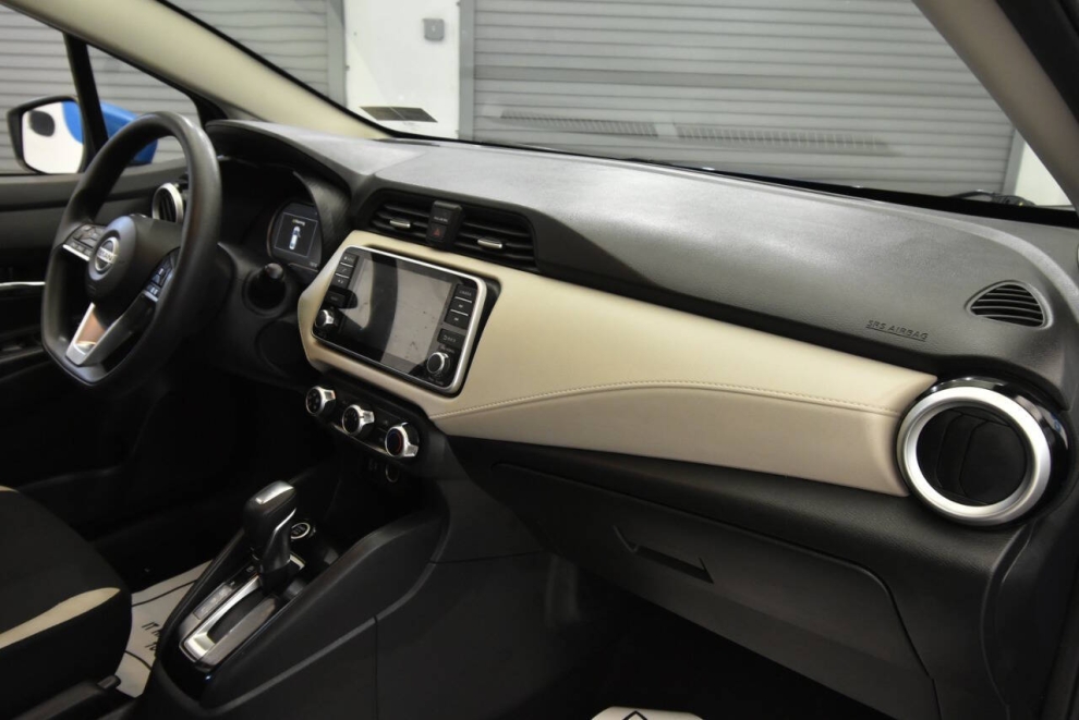 2021 Nissan Versa SV 4dr Sedan, Azul, Mileage: 74,045 - photo 14