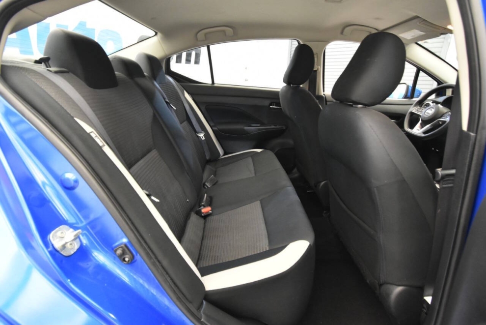 2021 Nissan Versa SV 4dr Sedan, Azul, Mileage: 74,045 - photo 16
