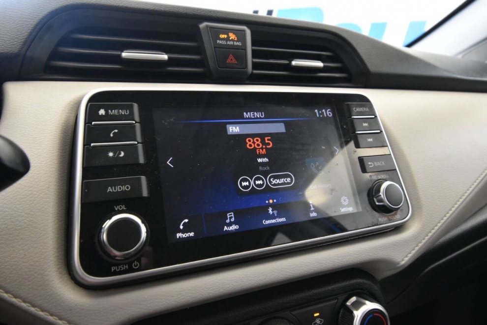 2021 Nissan Versa SV 4dr Sedan, Azul, Mileage: 74,045 - photo 21