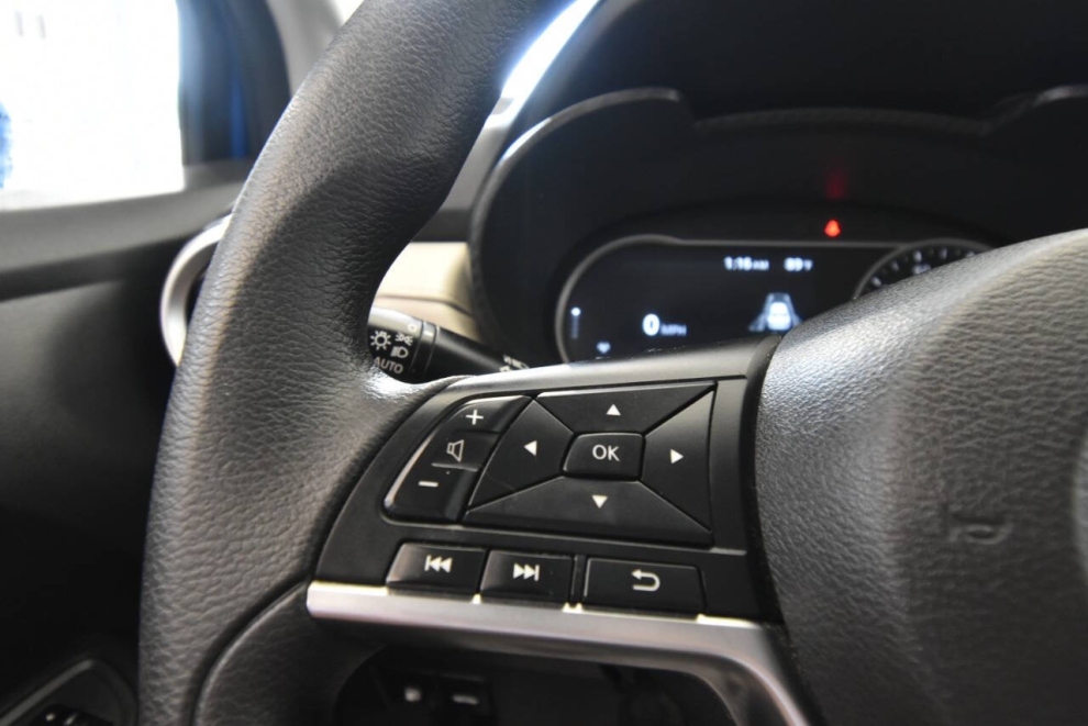 2021 Nissan Versa SV 4dr Sedan, Azul, Mileage: 74,045 - photo 24