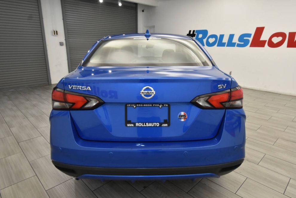 2021 Nissan Versa SV 4dr Sedan, Azul, Mileage: 74,045 - photo 3