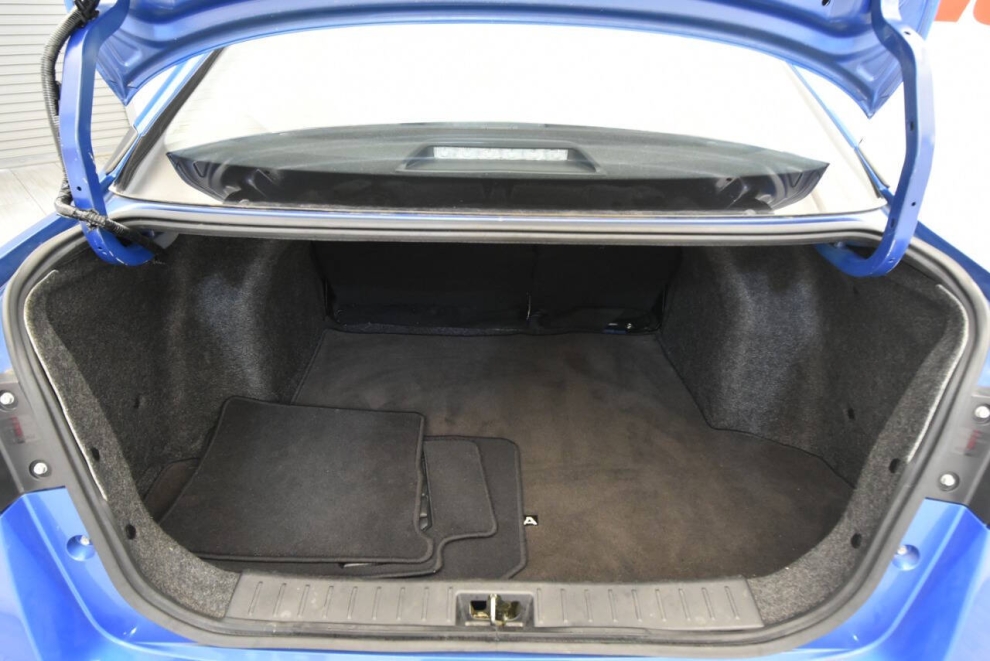 2021 Nissan Versa SV 4dr Sedan, Azul, Mileage: 74,045 - photo 31