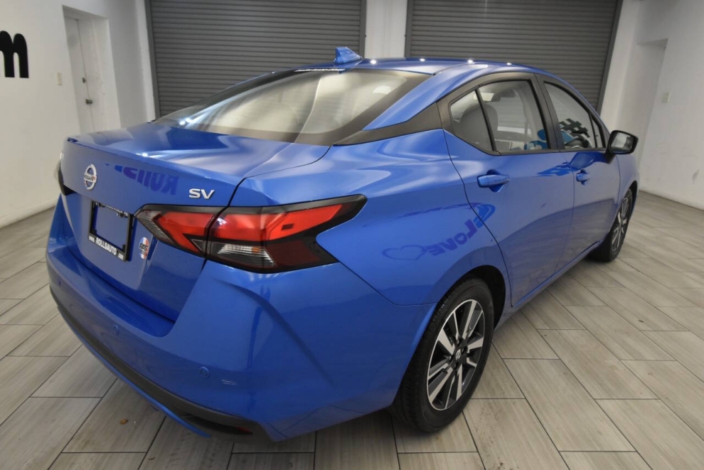 2021 Nissan Versa SV 4dr Sedan, Azul, Mileage: 74,045 - photo 4