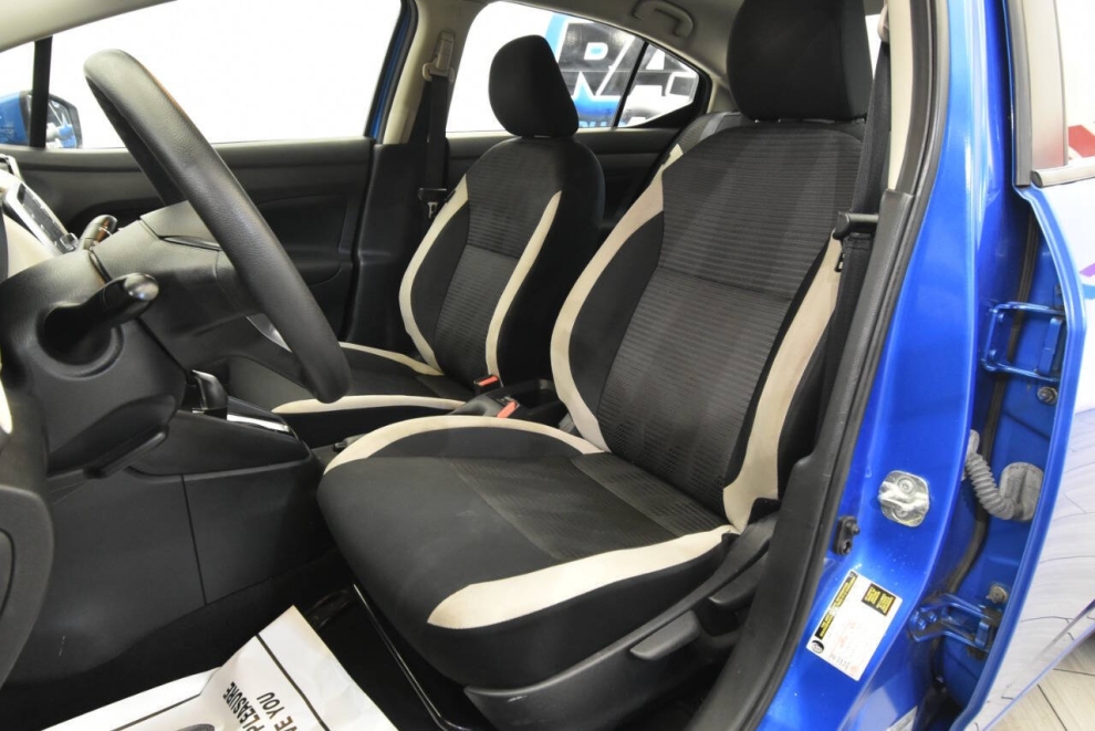 2021 Nissan Versa SV 4dr Sedan, Azul, Mileage: 74,045 - photo 9