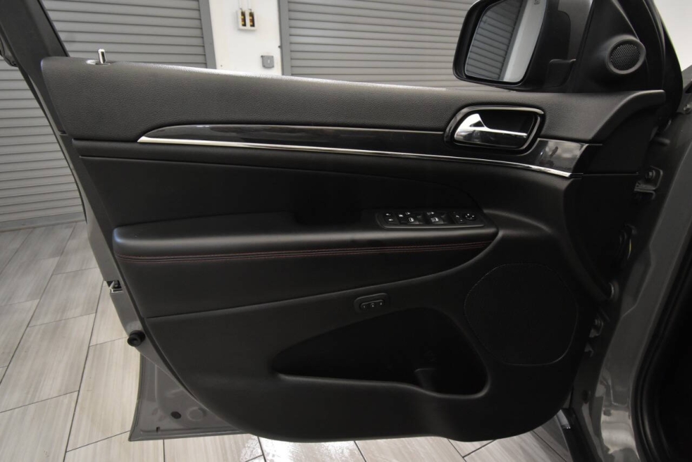 2021 Jeep Grand Cherokee Trailhawk 4x4 4dr SUV, Gray, Mileage: 108,043 - photo 12