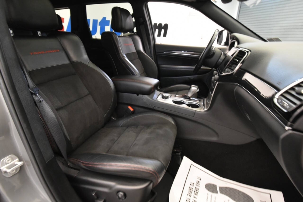2021 Jeep Grand Cherokee Trailhawk 4x4 4dr SUV, Gray, Mileage: 108,043 - photo 16