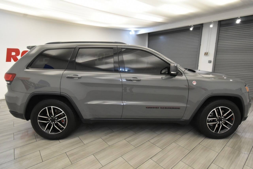 2021 Jeep Grand Cherokee Trailhawk 4x4 4dr SUV, Gray, Mileage: 108,043 - photo 5