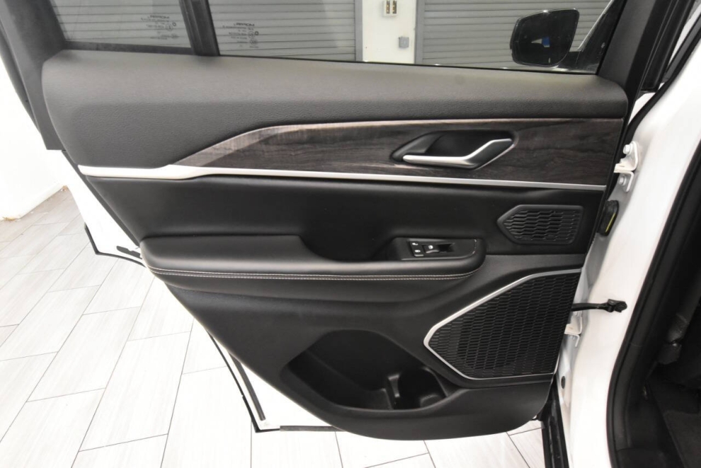 2023 Jeep Grand Cherokee 4XE, White, Mileage: 41,520 - photo 13