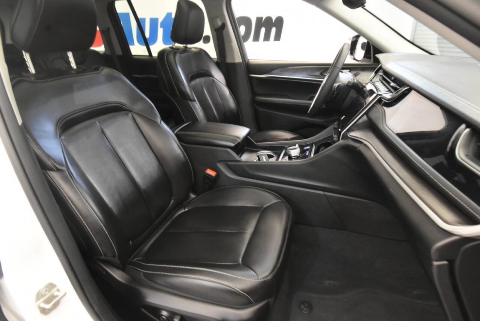2023 Jeep Grand Cherokee 4XE, White, Mileage: 41,520 - photo 15