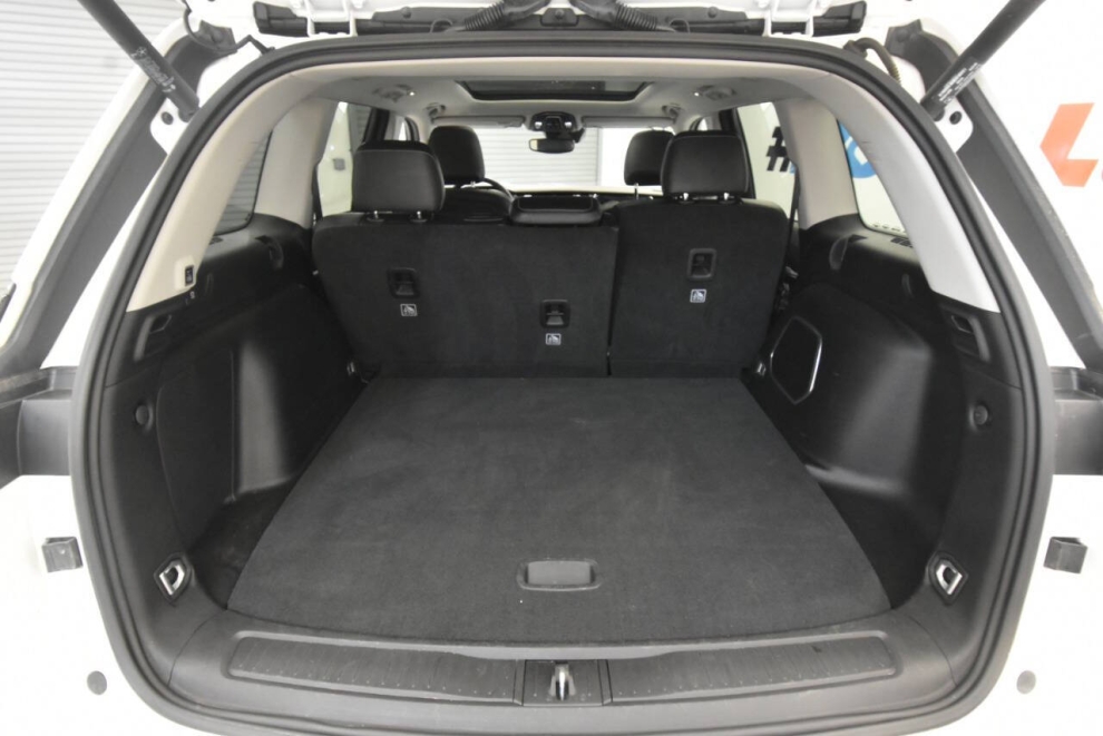 2023 Jeep Grand Cherokee 4XE, White, Mileage: 41,520 - photo 33