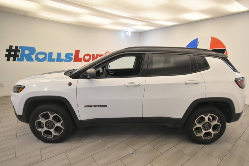 2022 Jeep Compass Trailhawk 4x4 4dr SUV, White, Mileage: 72,590 - photo 1
