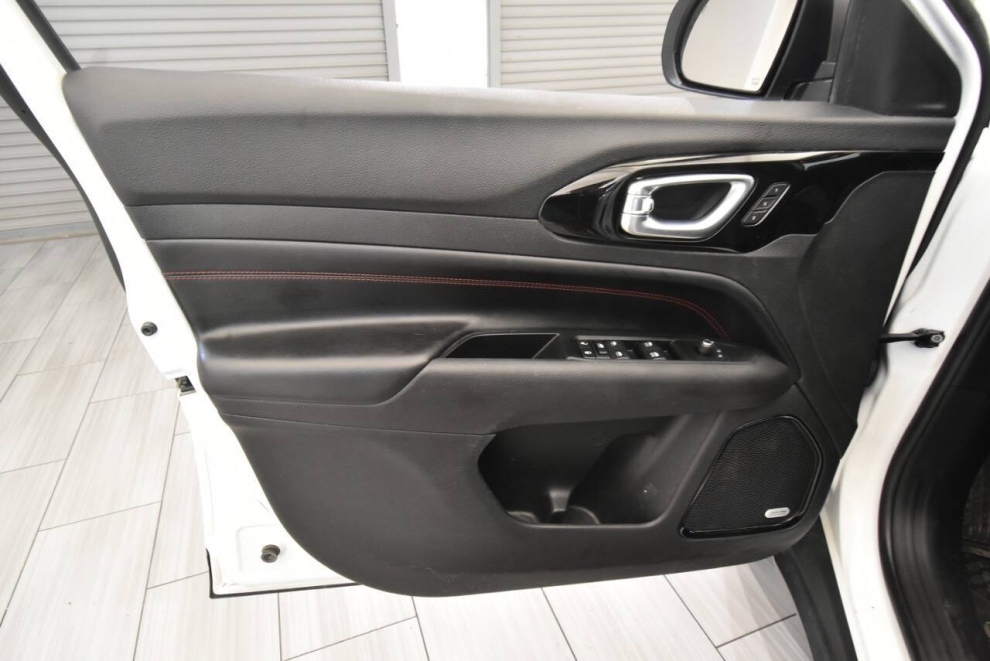 2022 Jeep Compass Trailhawk 4x4 4dr SUV, White, Mileage: 72,590 - photo 11