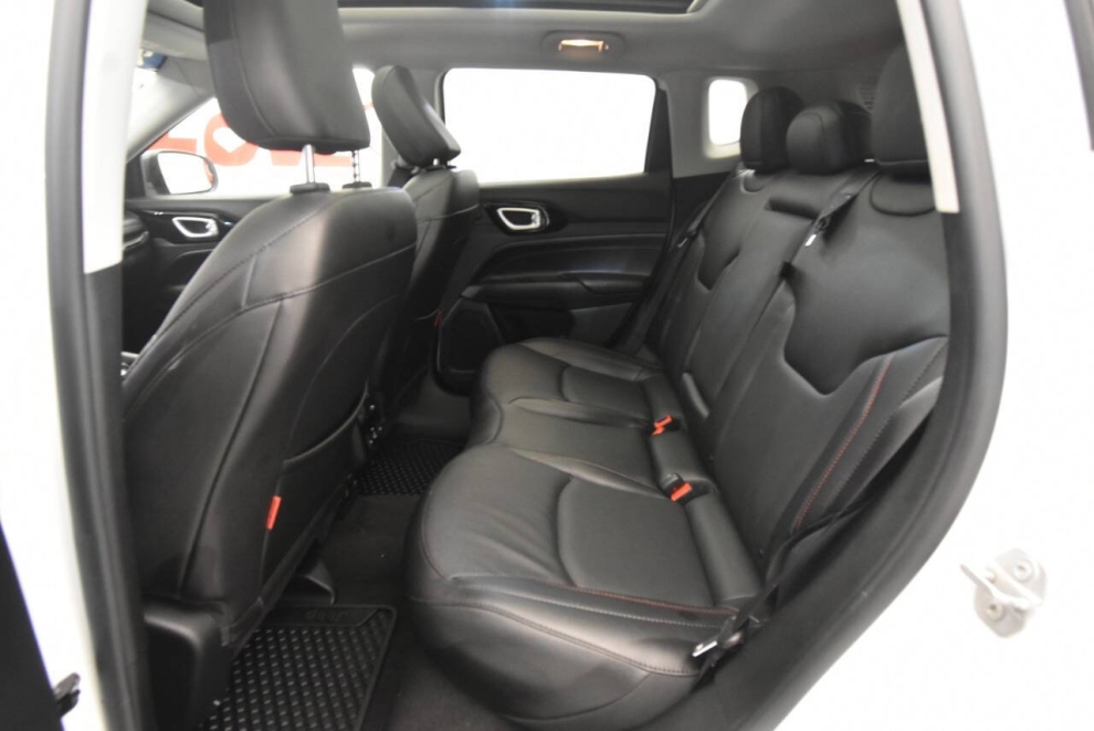 2022 Jeep Compass Trailhawk 4x4 4dr SUV, White, Mileage: 72,590 - photo 12