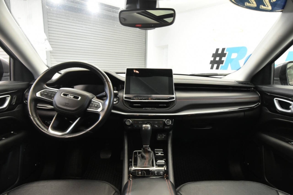 2022 Jeep Compass Trailhawk 4x4 4dr SUV, White, Mileage: 72,590 - photo 18