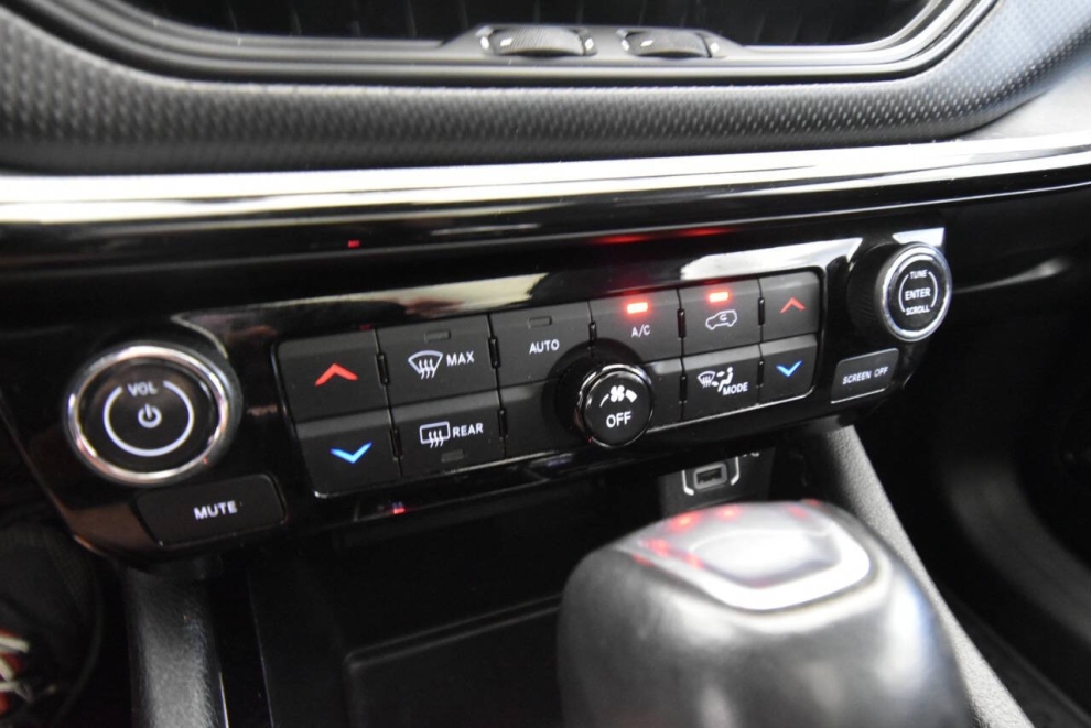 2022 Jeep Compass Trailhawk 4x4 4dr SUV, White, Mileage: 72,590 - photo 21