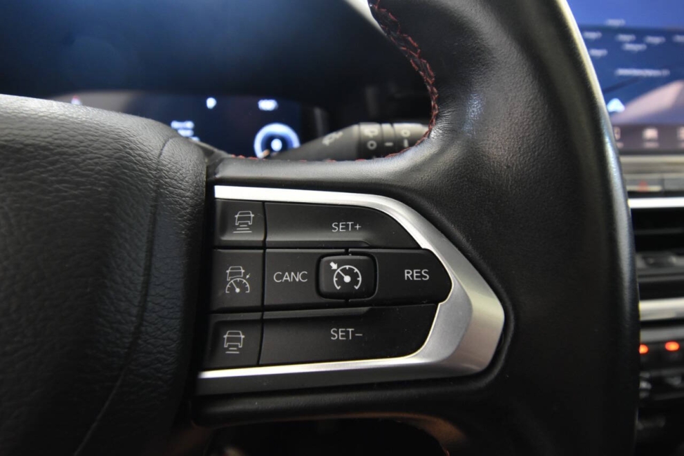 2022 Jeep Compass Trailhawk 4x4 4dr SUV, White, Mileage: 72,590 - photo 26