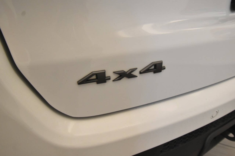 2022 Jeep Compass Trailhawk 4x4 4dr SUV, White, Mileage: 72,590 - photo 31