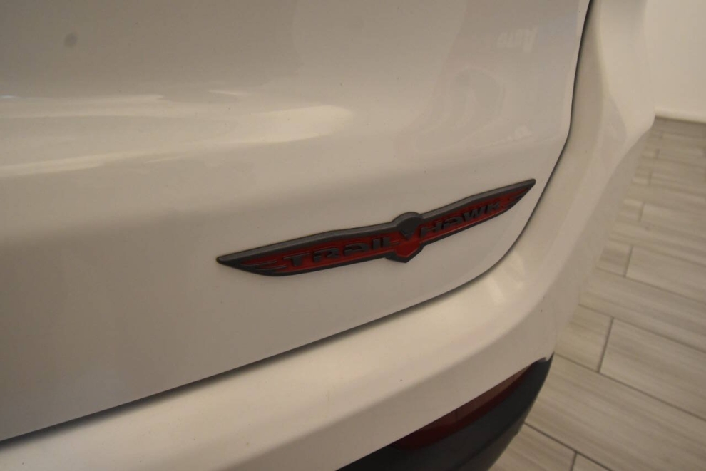 2022 Jeep Compass Trailhawk 4x4 4dr SUV, White, Mileage: 72,590 - photo 32