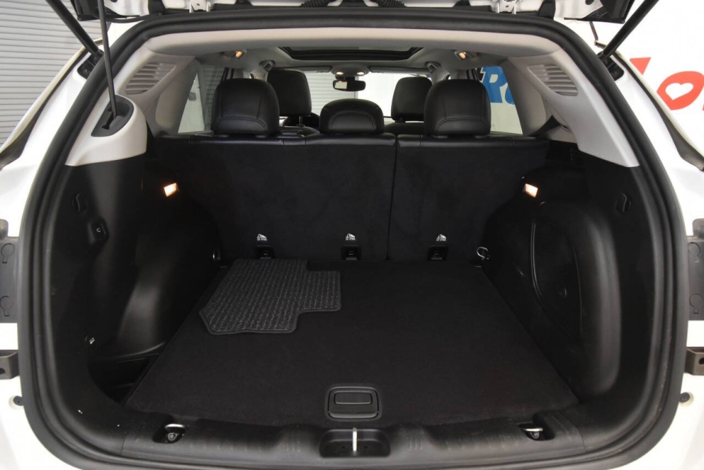 2022 Jeep Compass Trailhawk 4x4 4dr SUV, White, Mileage: 72,590 - photo 33