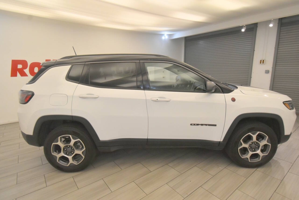 2022 Jeep Compass Trailhawk 4x4 4dr SUV, White, Mileage: 72,590 - photo 5