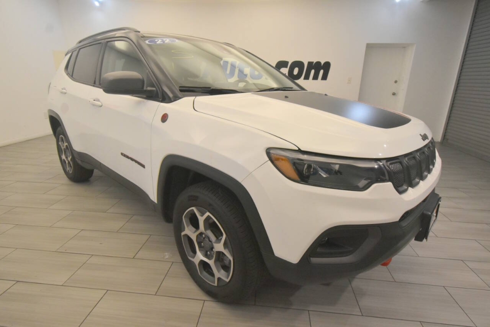 2022 Jeep Compass Trailhawk 4x4 4dr SUV, White, Mileage: 72,590 - photo 6
