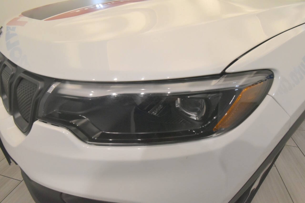 2022 Jeep Compass Trailhawk 4x4 4dr SUV, White, Mileage: 72,590 - photo 7