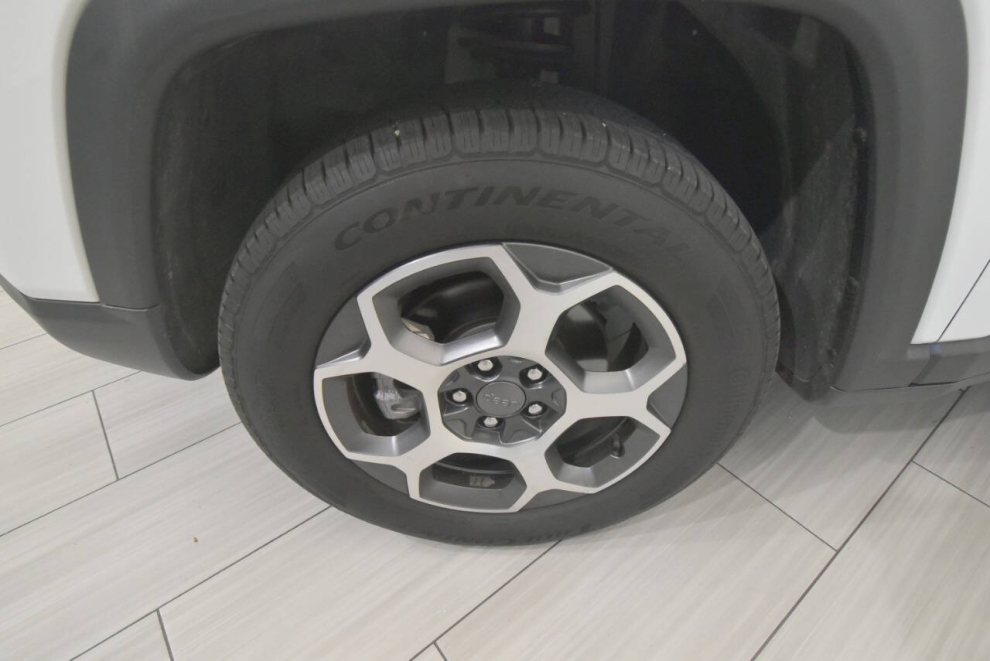 2022 Jeep Compass Trailhawk 4x4 4dr SUV, White, Mileage: 72,590 - photo 8