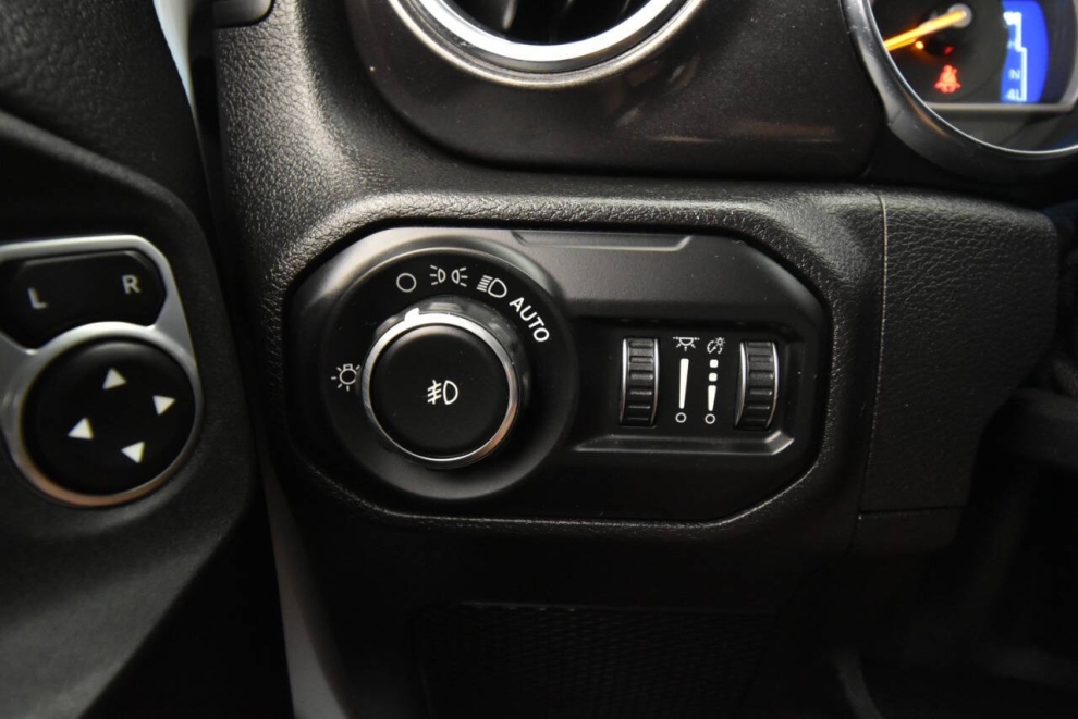 2019 Jeep Wrangler Unlimited Sahara, White, Mileage: 96,141 - photo 29