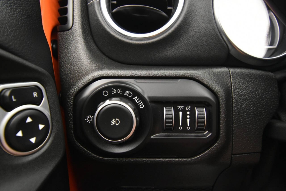 2019 Jeep Wrangler Unlimited Moab, Orange, Mileage: 54,511 - photo 30