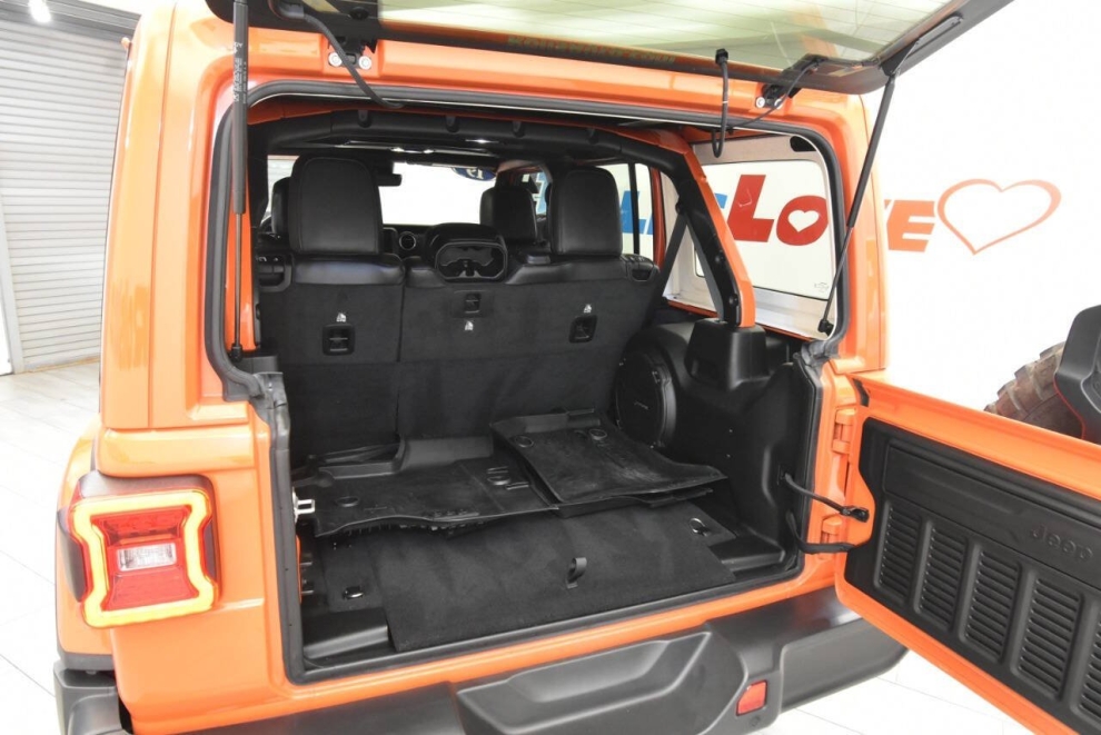 2019 Jeep Wrangler Unlimited Moab, Orange, Mileage: 54,511 - photo 32
