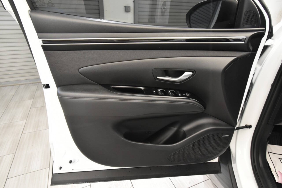 2022 Hyundai Santa Cruz Limited AWD 4dr Crew Cab 4.3ft SB, White, Mileage: 83,811 - photo 11