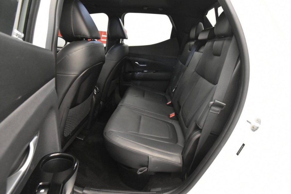 2022 Hyundai Santa Cruz Limited AWD 4dr Crew Cab 4.3ft SB, White, Mileage: 83,811 - photo 12