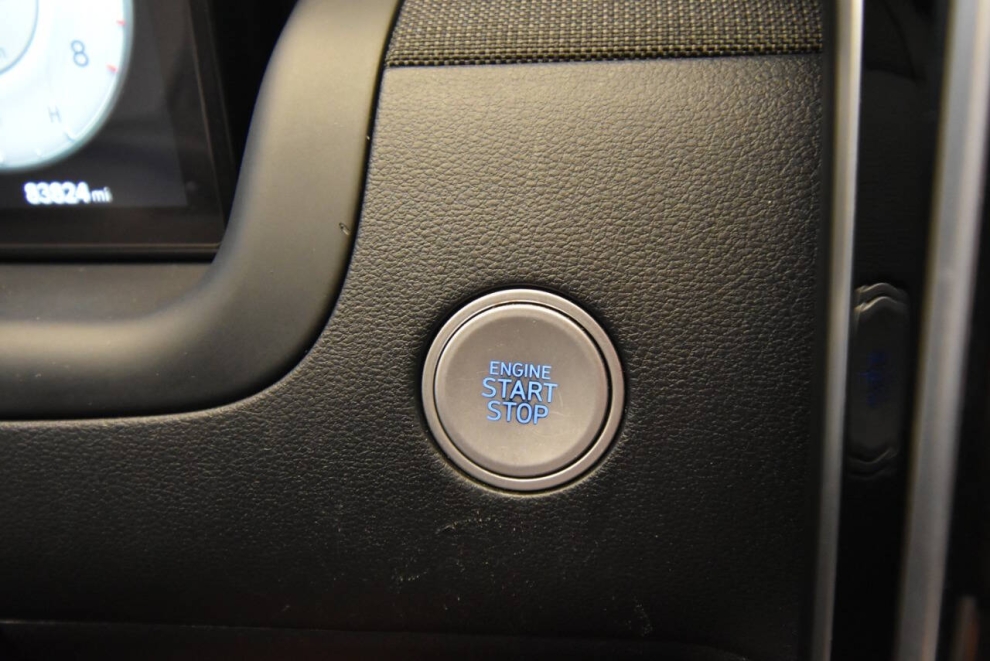 2022 Hyundai Santa Cruz Limited AWD 4dr Crew Cab 4.3ft SB, White, Mileage: 83,811 - photo 23