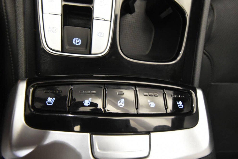 2022 Hyundai Santa Cruz Limited AWD 4dr Crew Cab 4.3ft SB, White, Mileage: 83,811 - photo 25