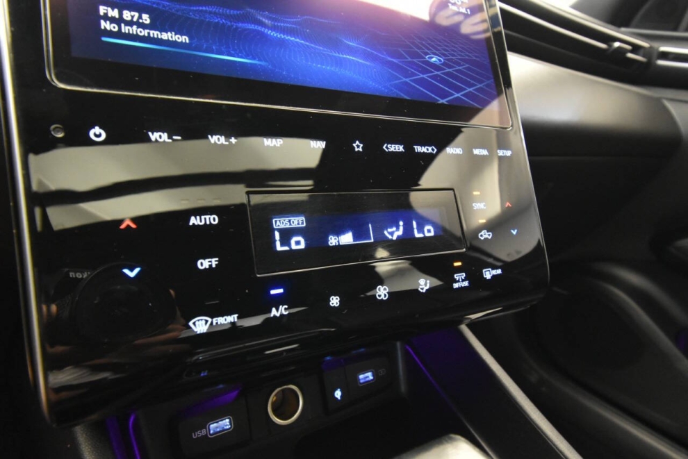 2022 Hyundai Santa Cruz Limited AWD 4dr Crew Cab 4.3ft SB, White, Mileage: 83,811 - photo 26